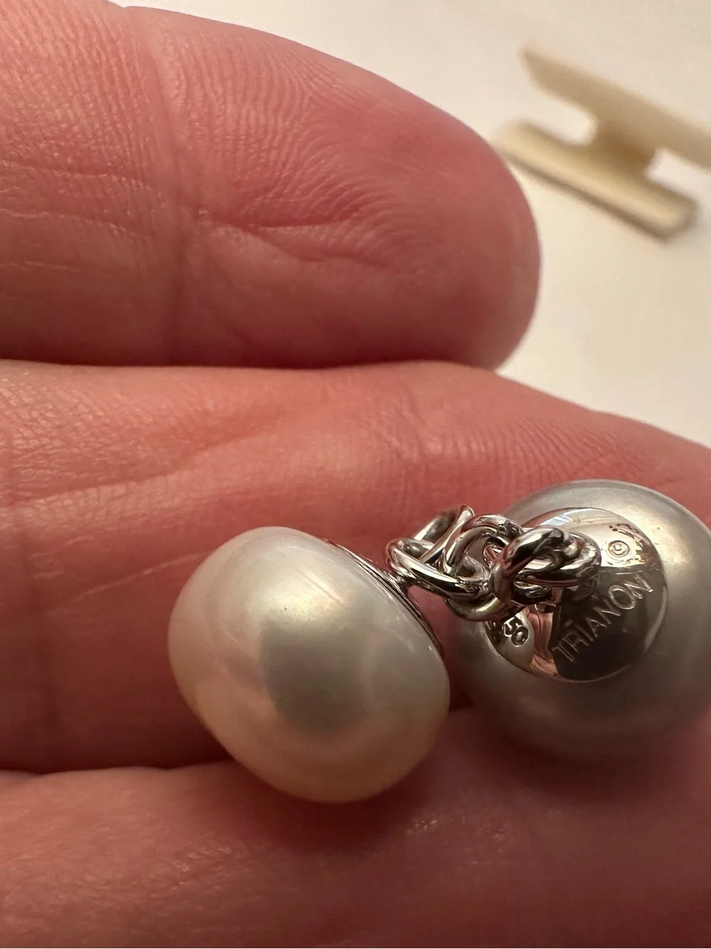 BNIB TRIANON PEARL AND 18K WHITE GOLD CUFFLINKS $2150 - Picture 5 of 10